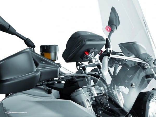 Support universel pour GPS et smartphone : clipsez, roulez.