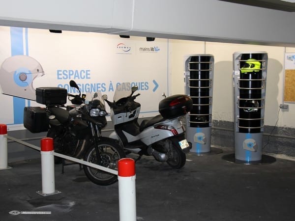 Des consignes pour casques gratuites dans les parkings d&rsquo;Ile-de-France