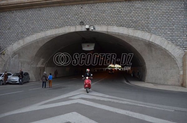 LML lance la "mode rétro" en pleines rues d'Alger