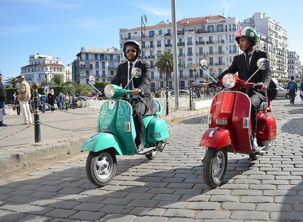LML lance la "mode rétro" en pleines rues d'Alger