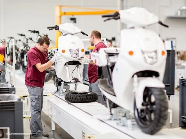 Govecs récupère la chaine de production Vectrix