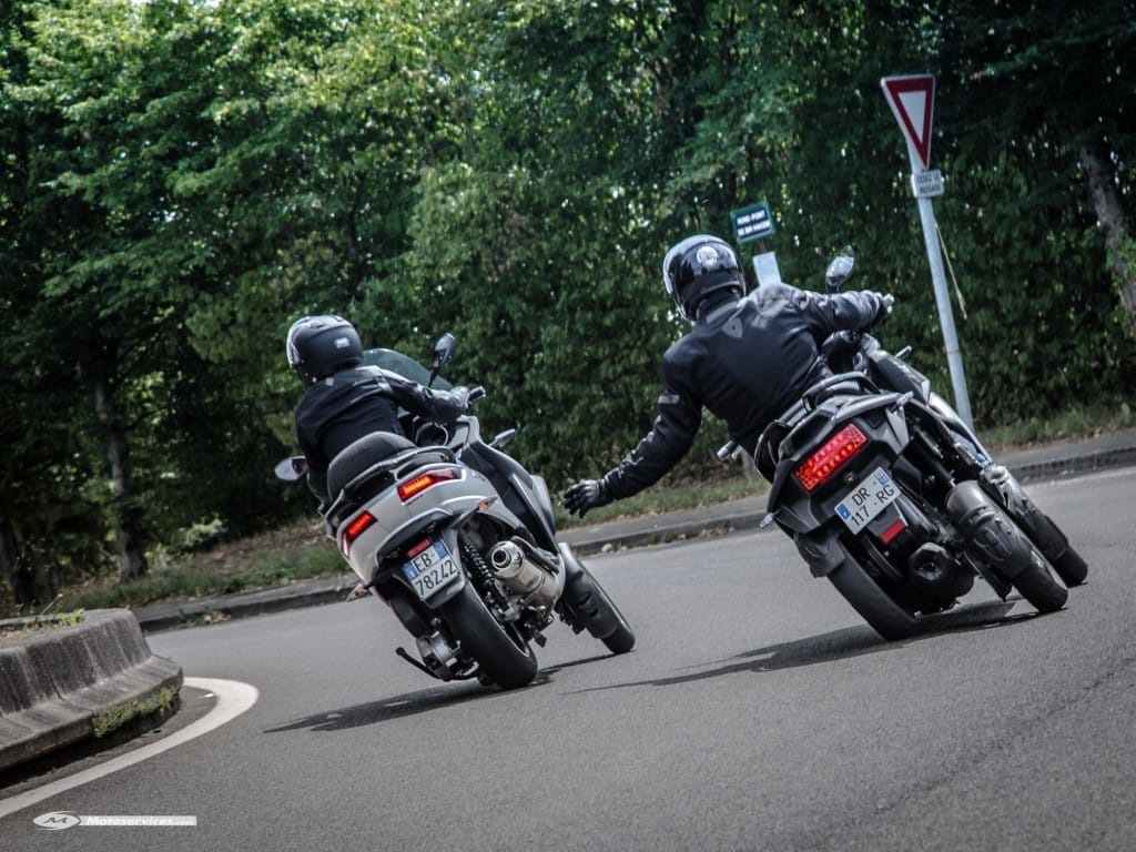 Quadro4 contre Piaggio MP3 500 : 3 et 4-roues en duel et vidéo