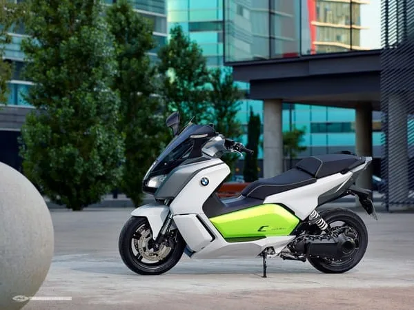 France : bilan Marché électrique ; seuls BMW et son C-evo séduisent !