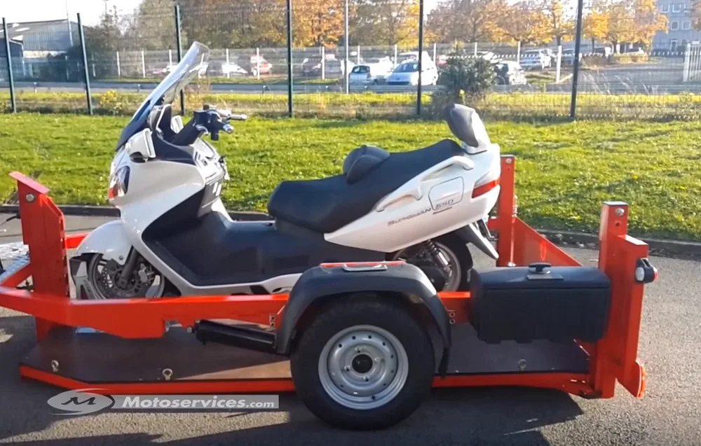 Easy­Lift, la remorque qui se charge toute seule !