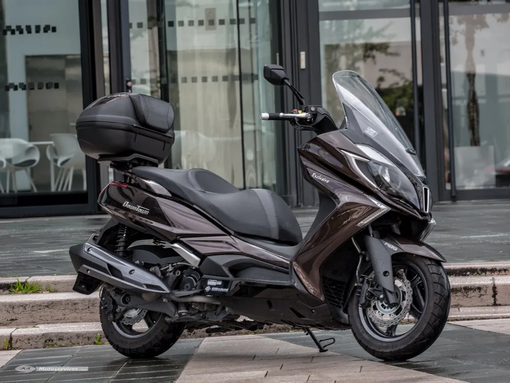 Le Kymco Downtown joue l’Exclusive