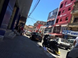 Amis "Scootéristes" : attention aux sabots sur Alger !