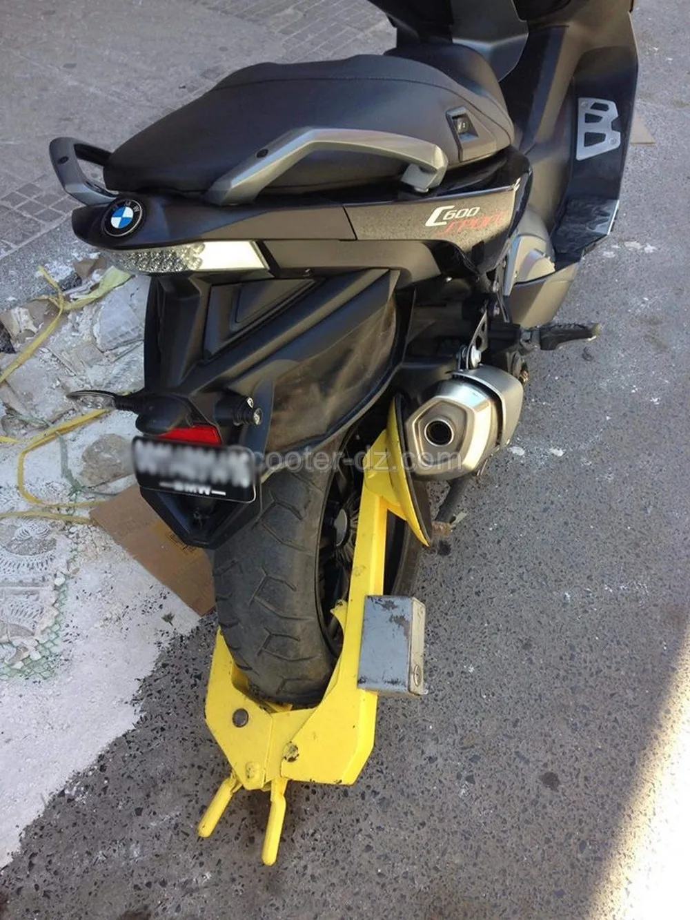 Amis « Scootéristes » : attention au sabot sur Alger !