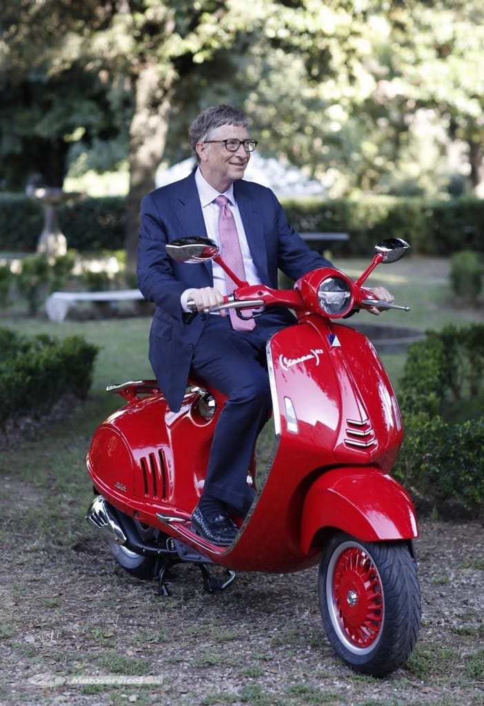 La Vespa s'habille en rouge pour la bonne cause