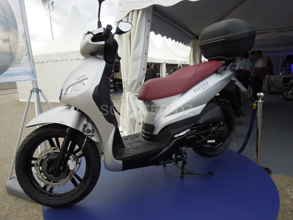 ALMOTO 2017 : Peugeot présente son nouveau Tweet 125 ABS