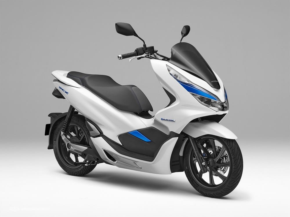 Honda : un PCX 125 électrique et un hybride à Tokyo
