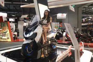 #Live Eicma 2017 : « Girls of Eicma » les 20 plus belles hôtesses