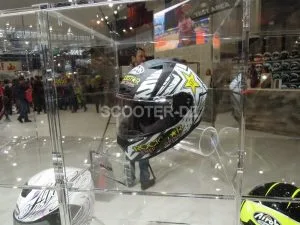 EICMA 2017 : nouveauté Airoh avec Sidi Achour Motos Pièces
