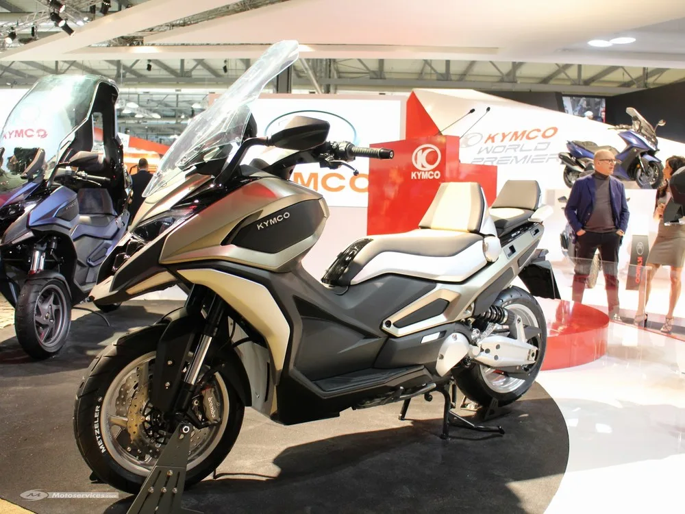 Kymco Concepts C Series CV2 et CV3 : maxiscooter aventure et 3-roues à toit ! | EICMA 2017