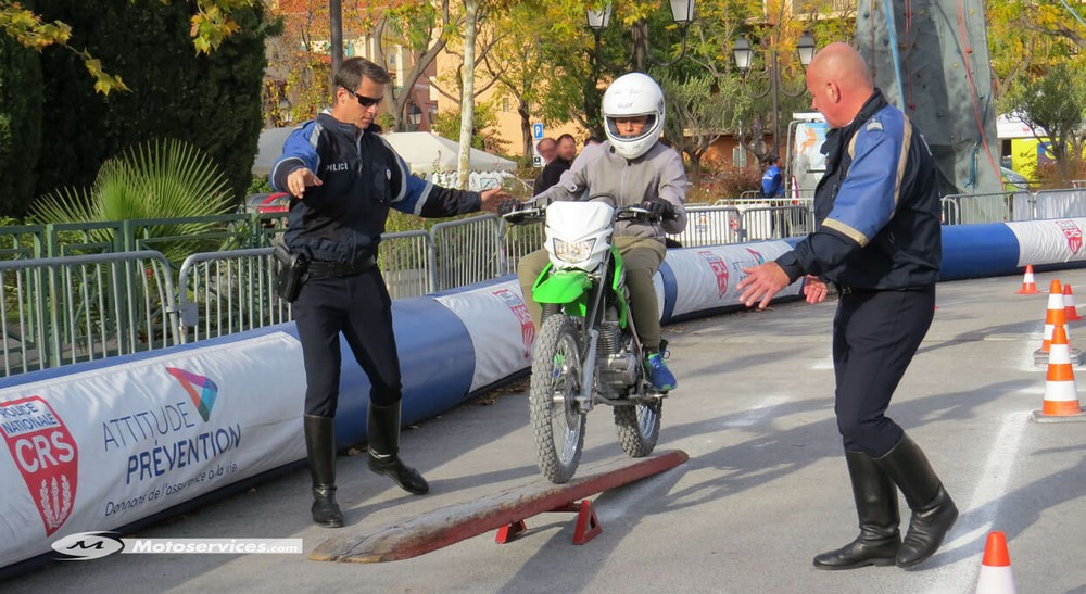 Initiation moto scooter : la tournée d&rsquo;été de la piste CRS/Attitude Prévention