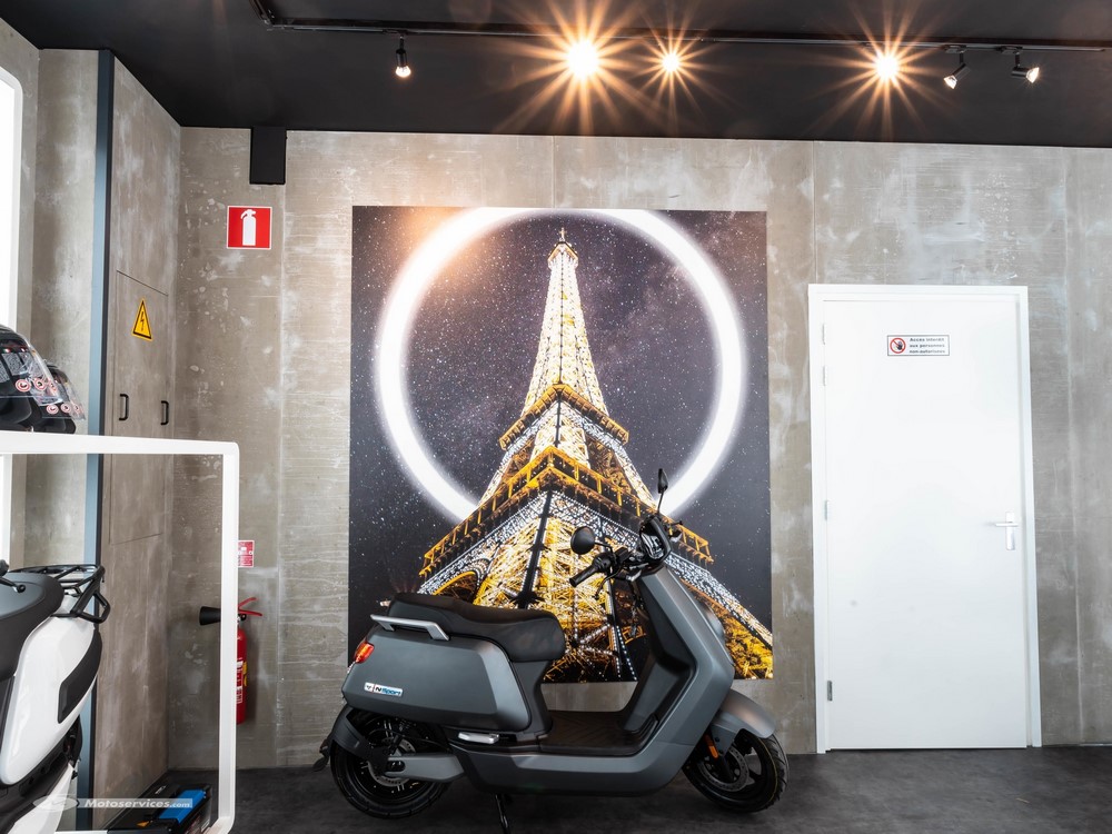 Scooters électriques Niu à Paris : Niu Tour Eiffel a ouvert ses portes !
