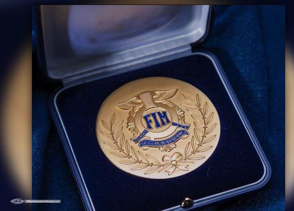 Les casques Arai reçoivent une médaille d&rsquo;or de la FIM pour la sécurité