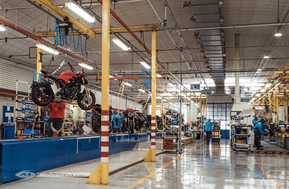 COVID-19 : les usines qui ferment, celles qui tournent encore … et les magasins